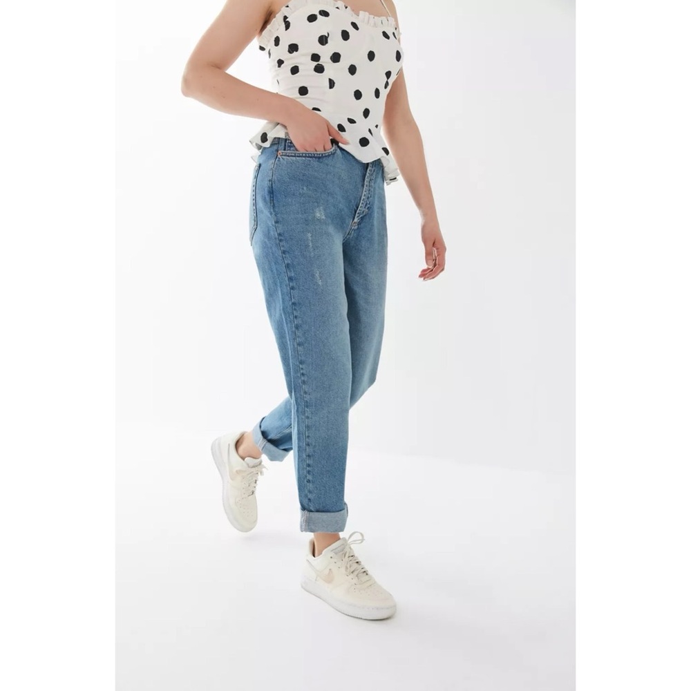 Urban Outfitters BDG Petite High-Waisted Mom Jean - Light Wash